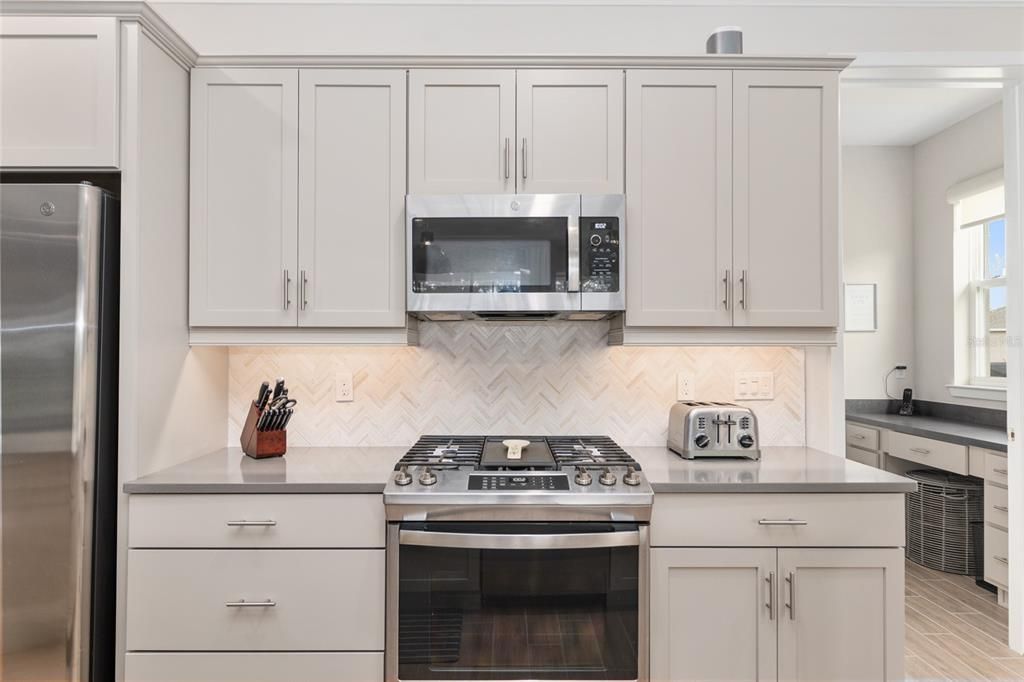 For Sale: $575,000 (3 beds, 2 baths, 1894 Square Feet)