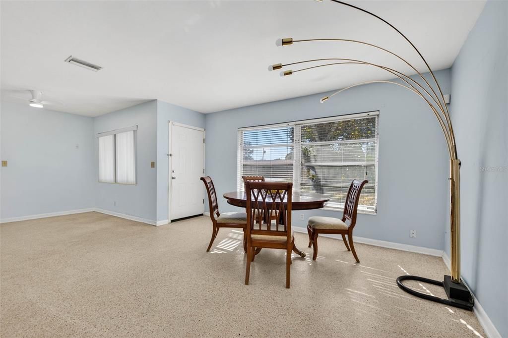 En Venta: $350,000 (2 camas, 1 baños, 1024 Pies cuadrados)