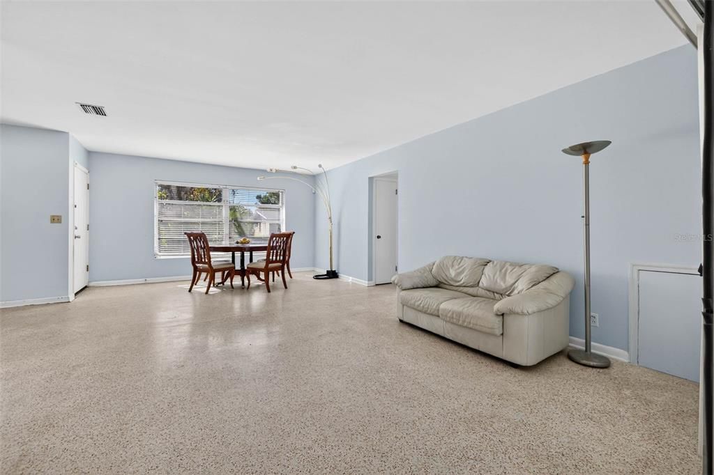 En Venta: $350,000 (2 camas, 1 baños, 1024 Pies cuadrados)