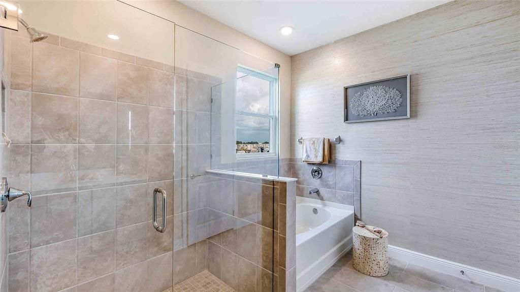 En Venta: $462,990 (4 camas, 2 baños, 2045 Pies cuadrados)