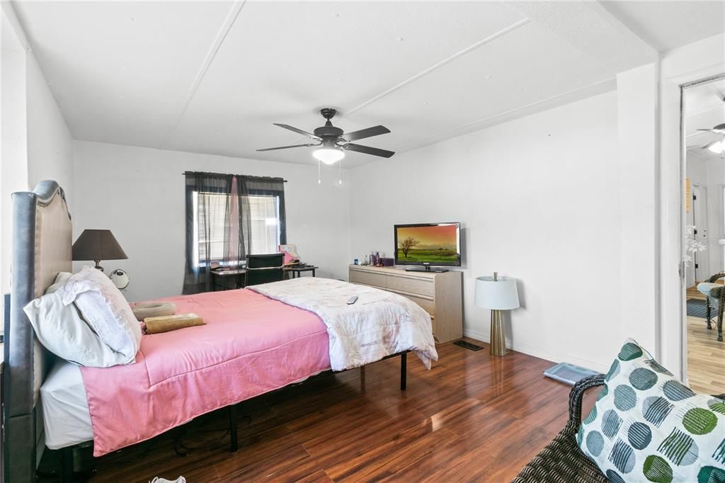 For Sale: $200,000 (3 beds, 2 baths, 1104 Square Feet)