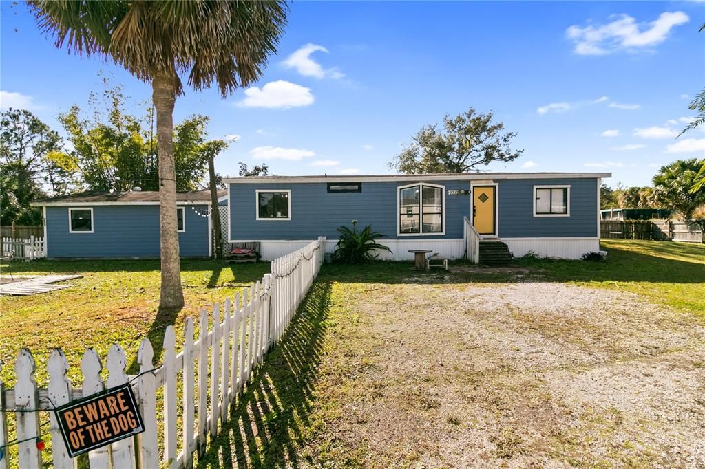 For Sale: $200,000 (3 beds, 2 baths, 1104 Square Feet)