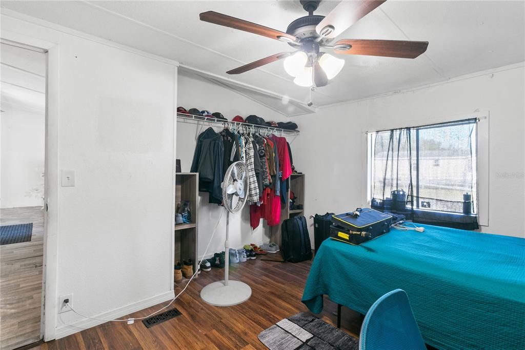 For Sale: $200,000 (3 beds, 2 baths, 1104 Square Feet)