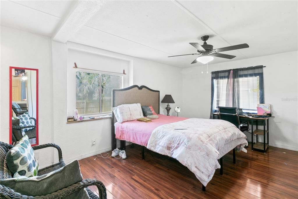 For Sale: $200,000 (3 beds, 2 baths, 1104 Square Feet)