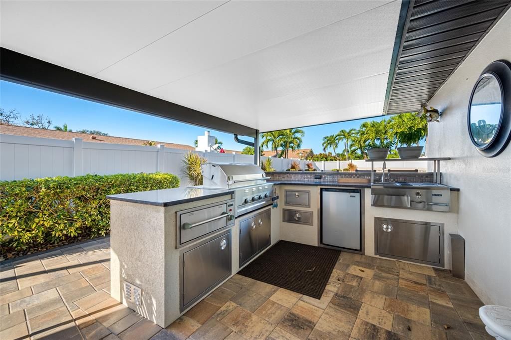 For Sale: $999,500 (4 beds, 2 baths, 2613 Square Feet)