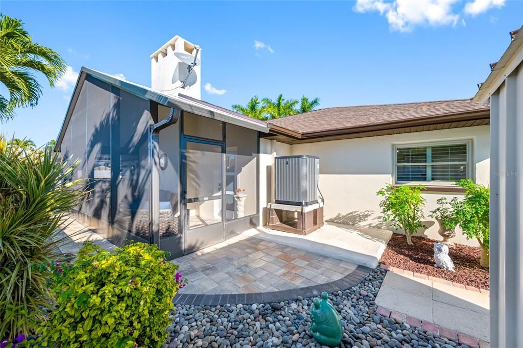 For Sale: $999,500 (4 beds, 2 baths, 2613 Square Feet)