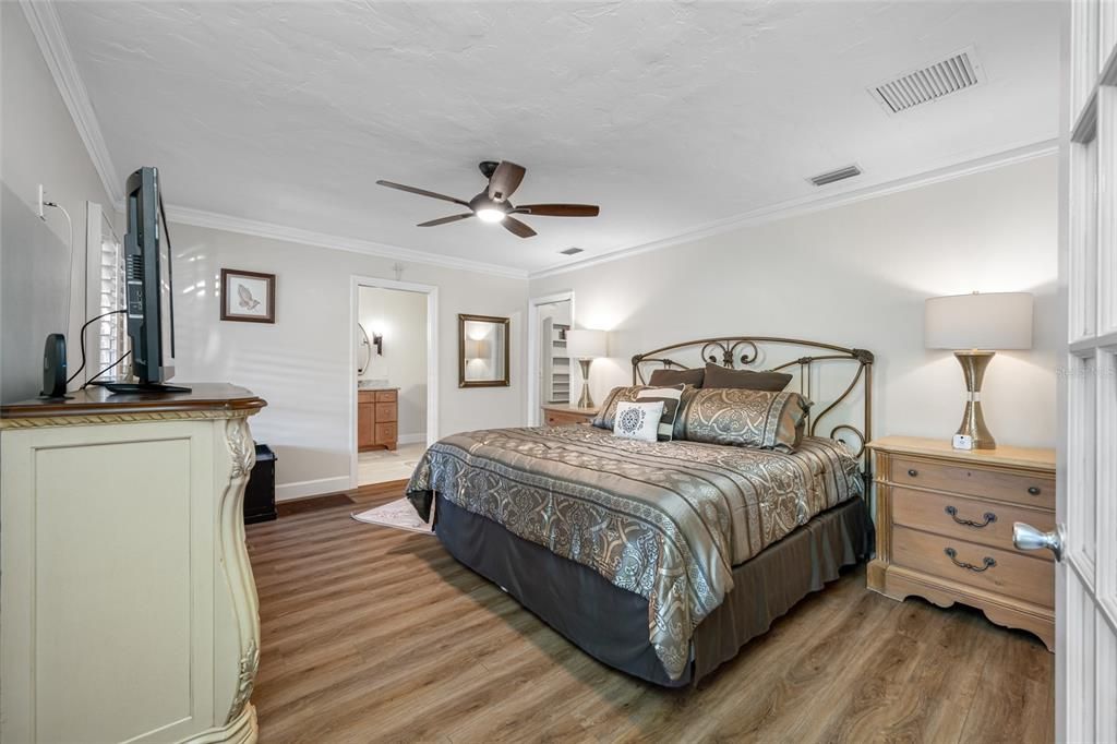 For Sale: $999,500 (4 beds, 2 baths, 2613 Square Feet)