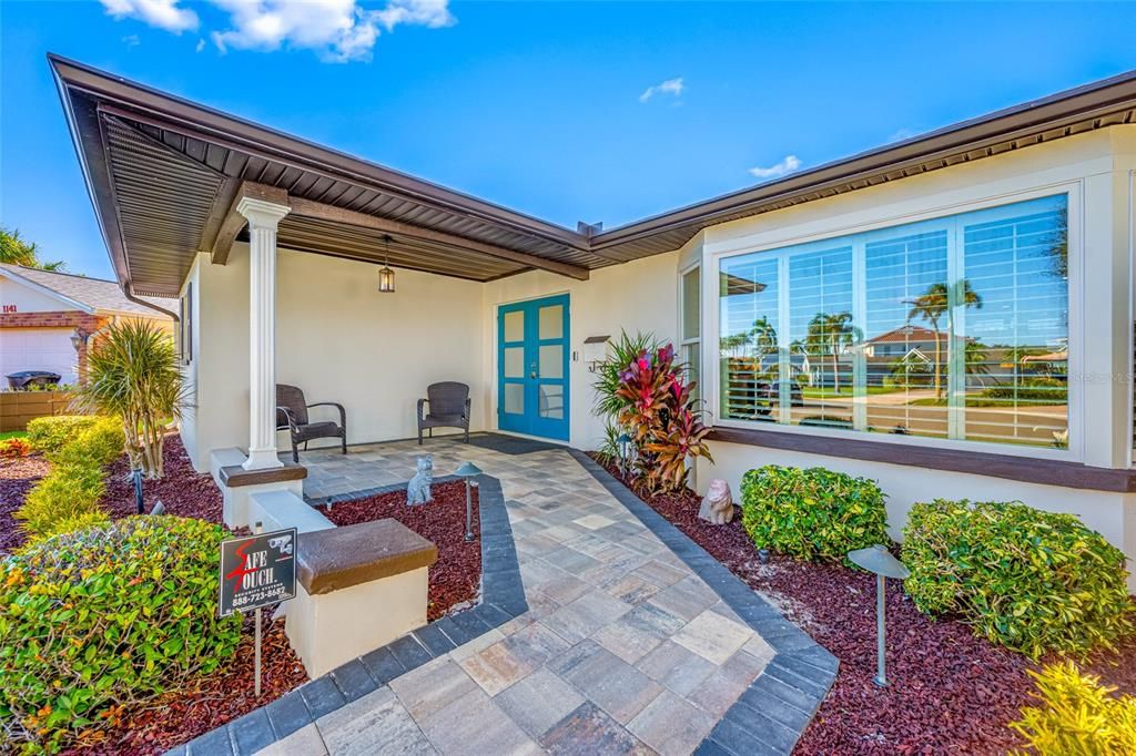 For Sale: $999,500 (4 beds, 2 baths, 2613 Square Feet)