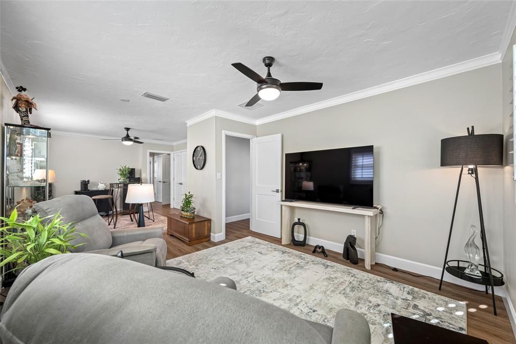 For Sale: $999,500 (4 beds, 2 baths, 2613 Square Feet)