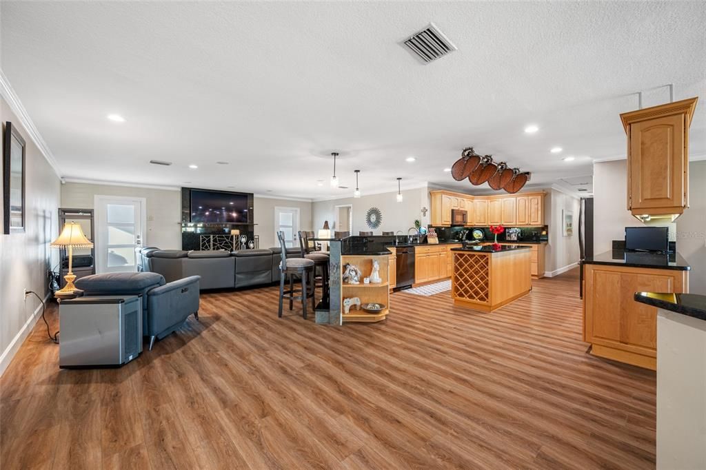 For Sale: $999,500 (4 beds, 2 baths, 2613 Square Feet)