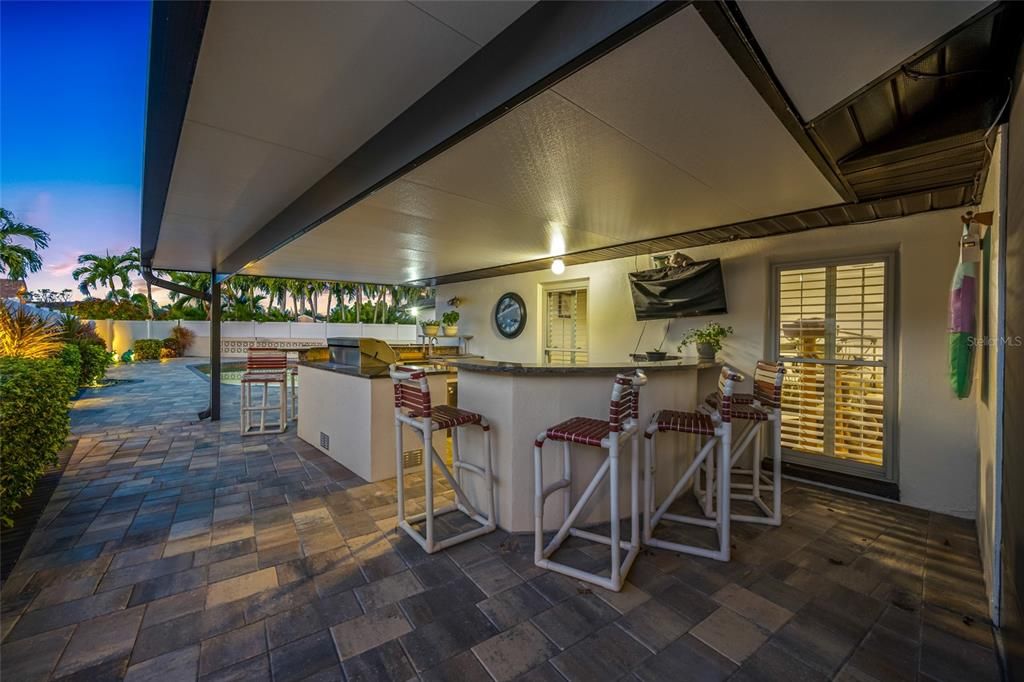 For Sale: $999,500 (4 beds, 2 baths, 2613 Square Feet)