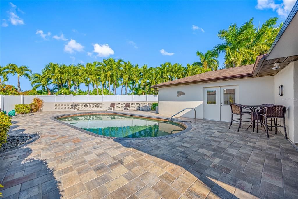 For Sale: $999,500 (4 beds, 2 baths, 2613 Square Feet)