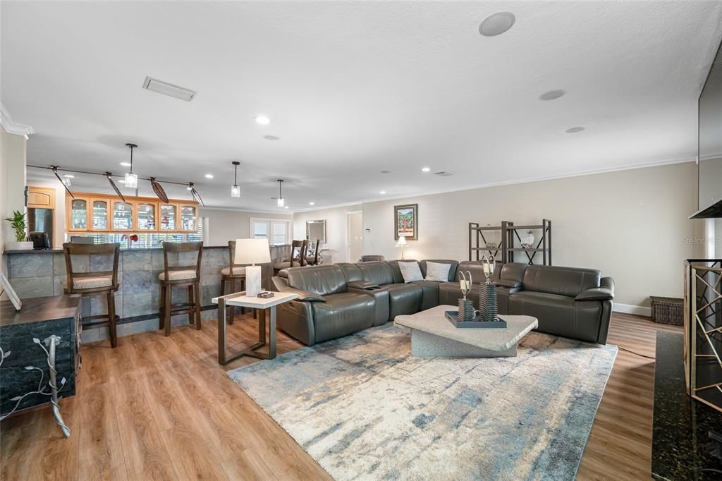 For Sale: $999,500 (4 beds, 2 baths, 2613 Square Feet)