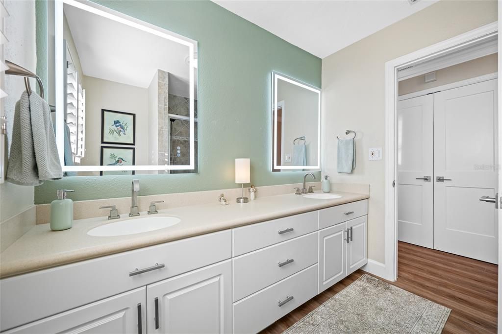 For Sale: $999,500 (4 beds, 2 baths, 2613 Square Feet)