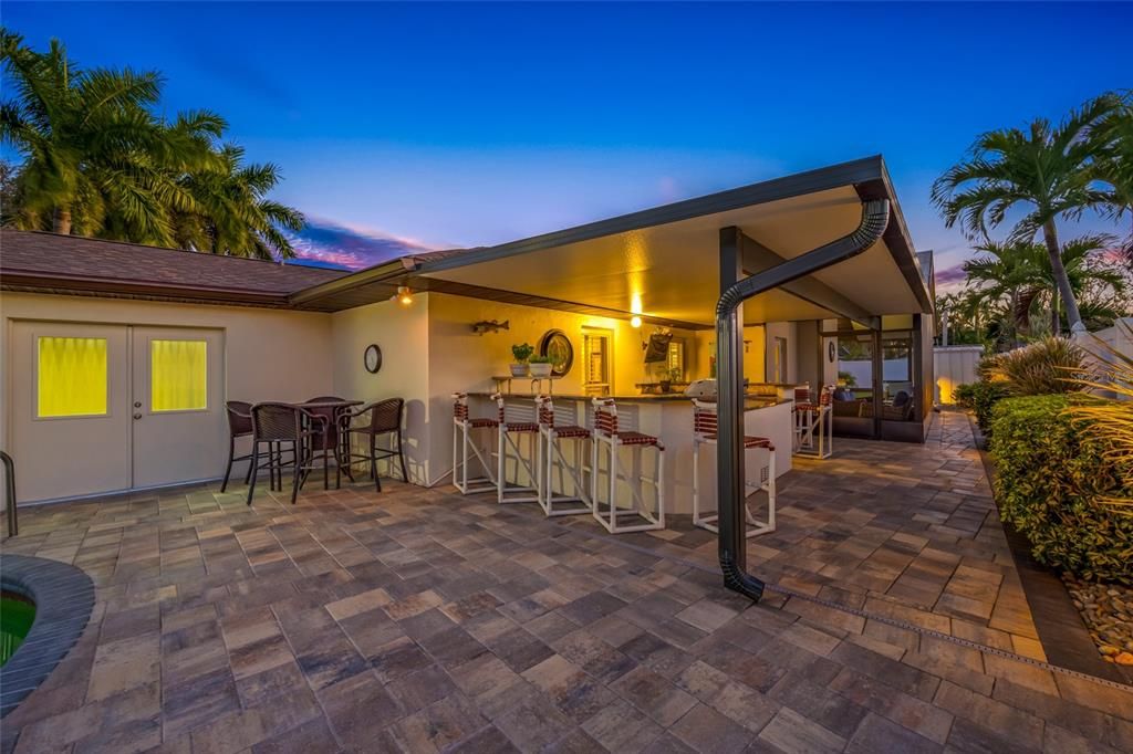 For Sale: $999,500 (4 beds, 2 baths, 2613 Square Feet)