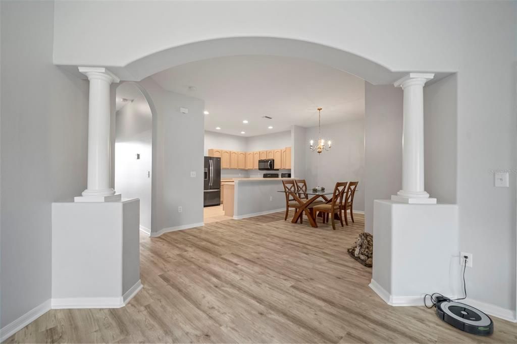 For Sale: $349,900 (2 beds, 2 baths, 1703 Square Feet)