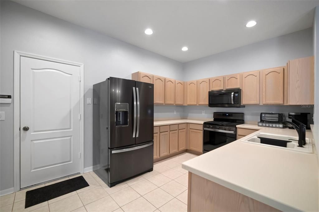 For Sale: $349,900 (2 beds, 2 baths, 1703 Square Feet)