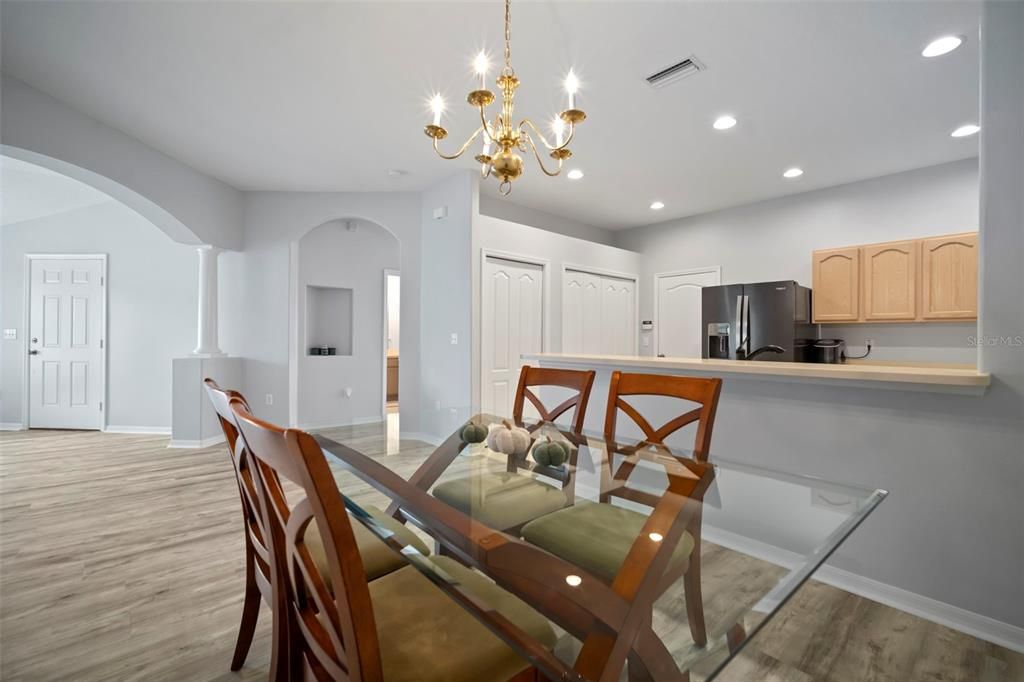 For Sale: $349,900 (2 beds, 2 baths, 1703 Square Feet)