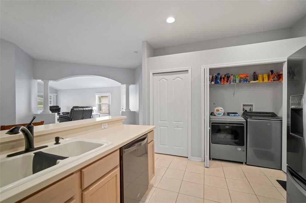 For Sale: $349,900 (2 beds, 2 baths, 1703 Square Feet)