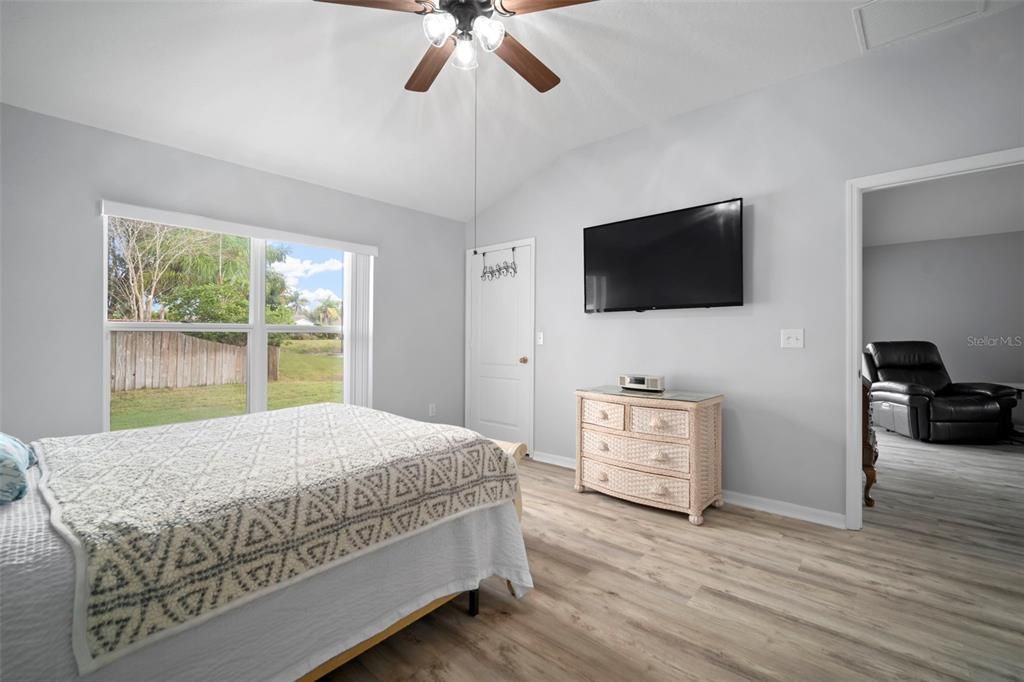 For Sale: $349,900 (2 beds, 2 baths, 1703 Square Feet)