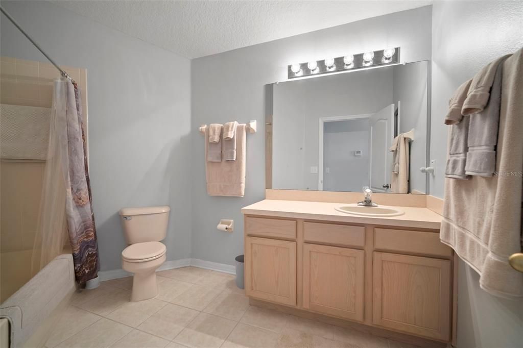 For Sale: $349,900 (2 beds, 2 baths, 1703 Square Feet)