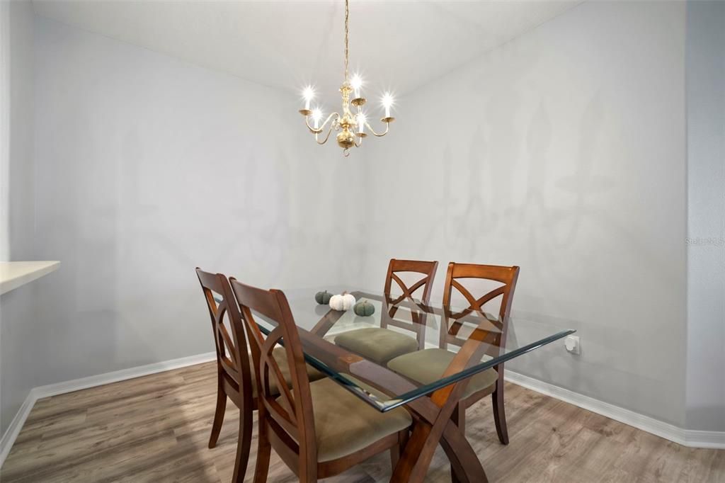 For Sale: $349,900 (2 beds, 2 baths, 1703 Square Feet)
