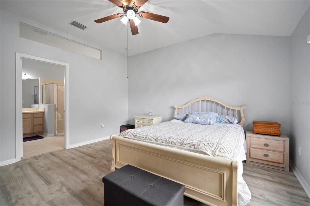 For Sale: $349,900 (2 beds, 2 baths, 1703 Square Feet)