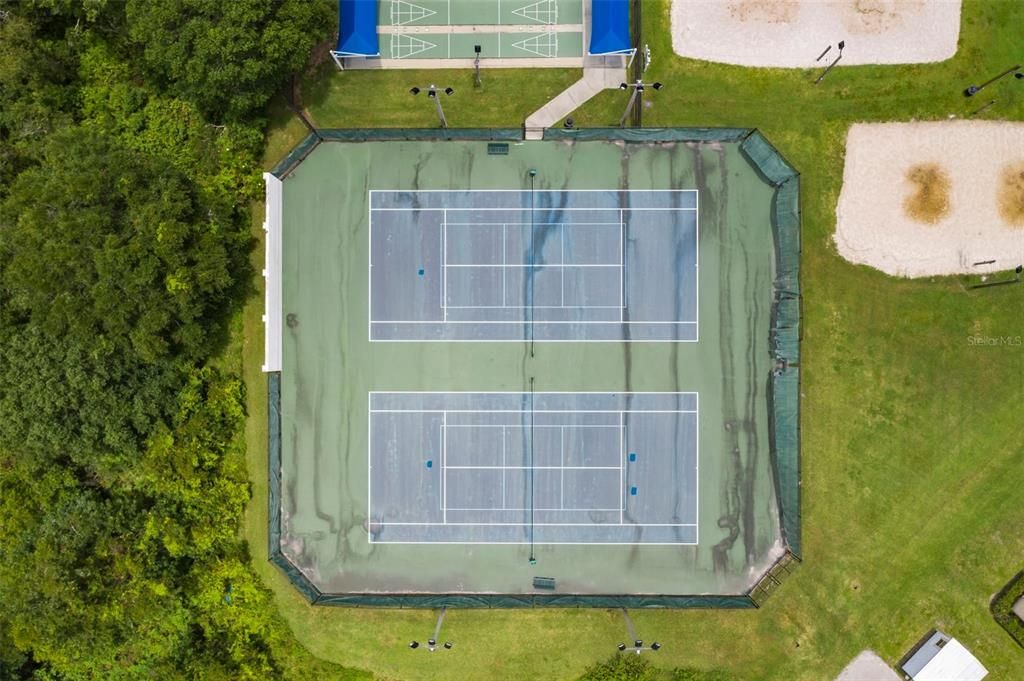 For Sale: $349,900 (2 beds, 2 baths, 1703 Square Feet)