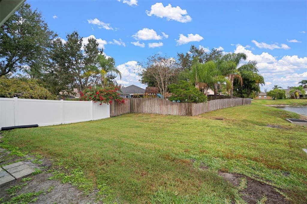 For Sale: $349,900 (2 beds, 2 baths, 1703 Square Feet)