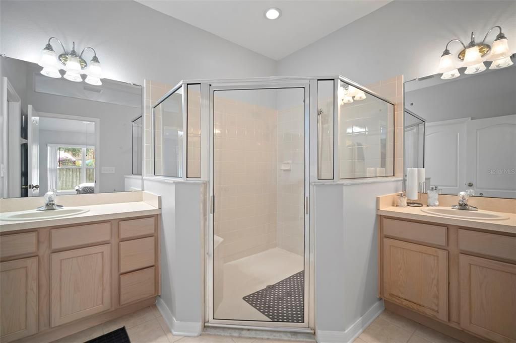 For Sale: $349,900 (2 beds, 2 baths, 1703 Square Feet)