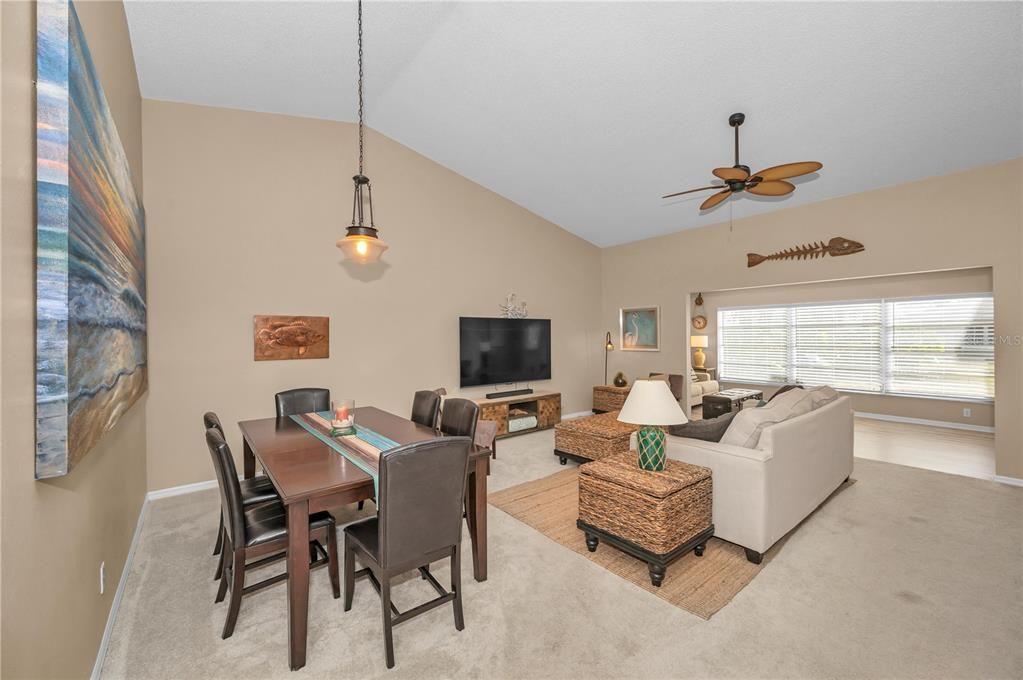 En Venta: $229,500 (2 camas, 2 baños, 1564 Pies cuadrados)