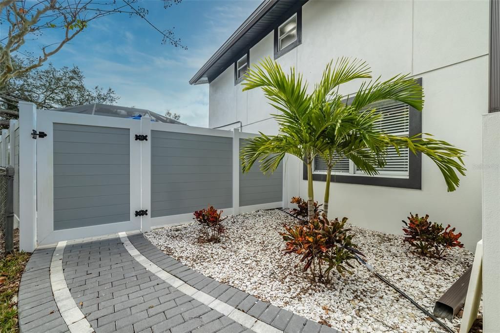 En Renta: $4,350 (4 camas, 3 baños, 1704 Pies cuadrados)