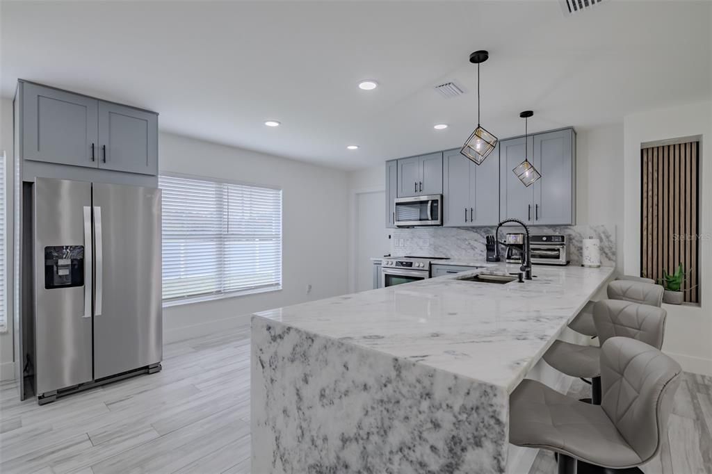 En Renta: $4,350 (4 camas, 3 baños, 1704 Pies cuadrados)