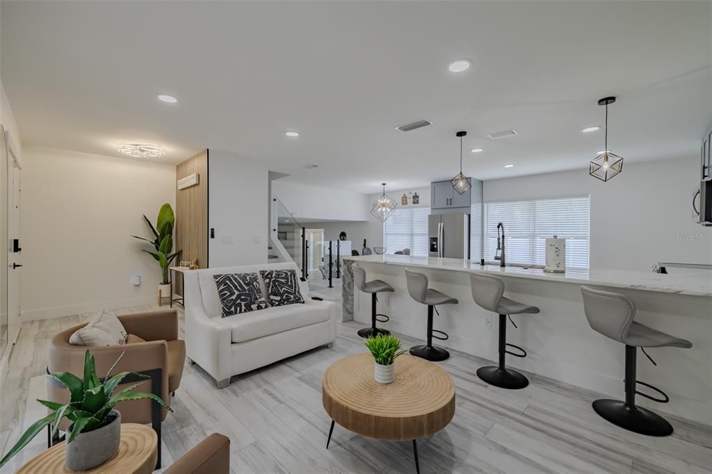 En Renta: $4,350 (4 camas, 3 baños, 1704 Pies cuadrados)