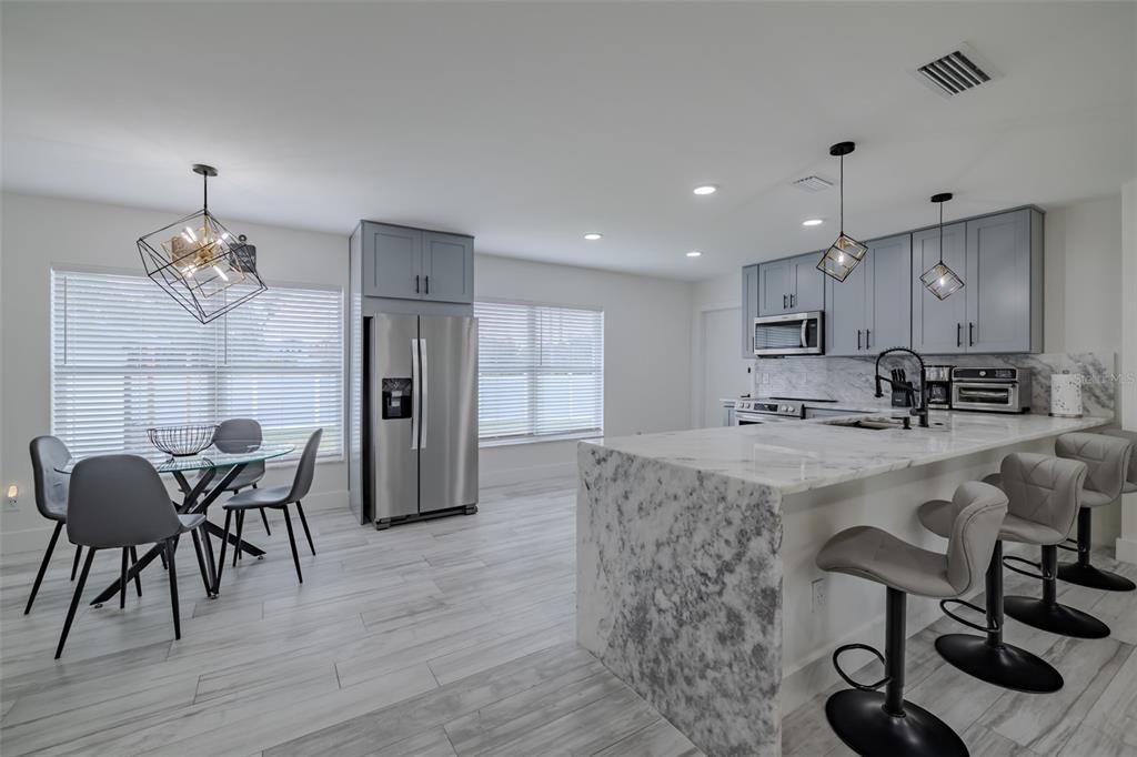 En Renta: $4,350 (4 camas, 3 baños, 1704 Pies cuadrados)