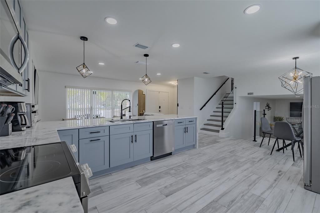 En Renta: $4,350 (4 camas, 3 baños, 1704 Pies cuadrados)