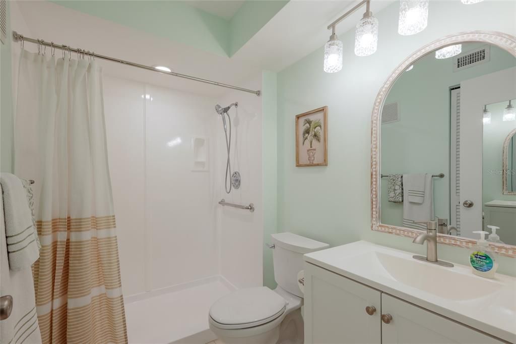 For Sale: $269,900 (2 beds, 2 baths, 1073 Square Feet)