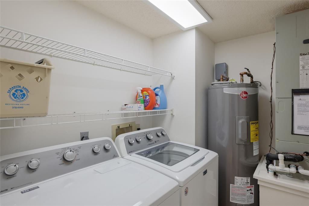 For Sale: $269,900 (2 beds, 2 baths, 1073 Square Feet)