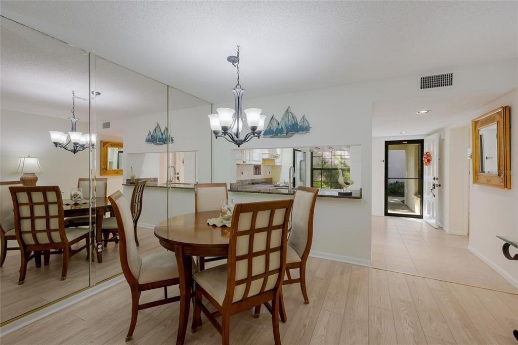 For Sale: $269,900 (2 beds, 2 baths, 1073 Square Feet)