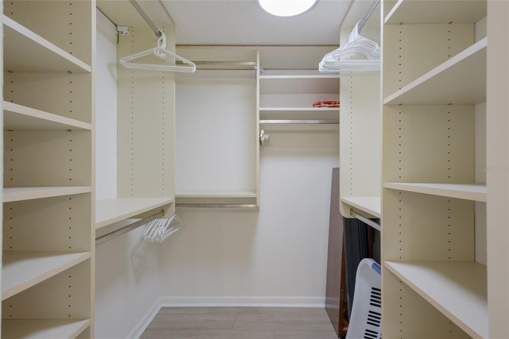 For Sale: $269,900 (2 beds, 2 baths, 1073 Square Feet)