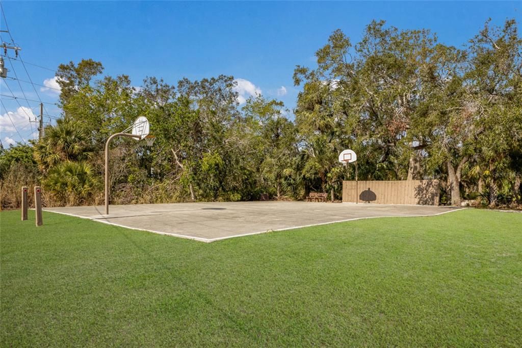 For Sale: $269,900 (2 beds, 2 baths, 1073 Square Feet)