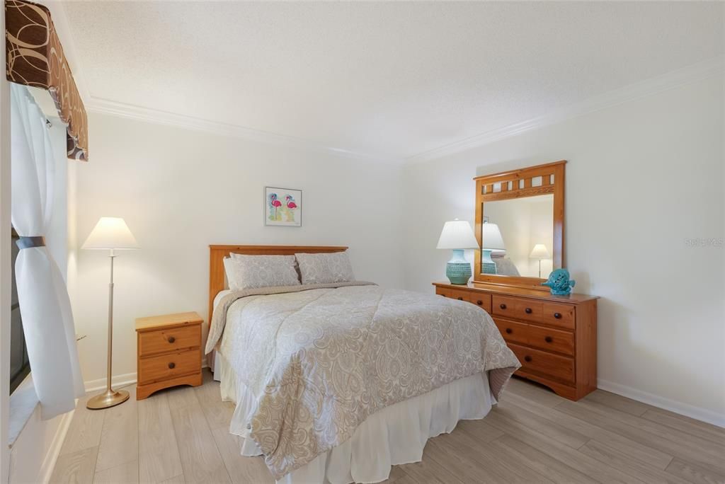 For Sale: $269,900 (2 beds, 2 baths, 1073 Square Feet)