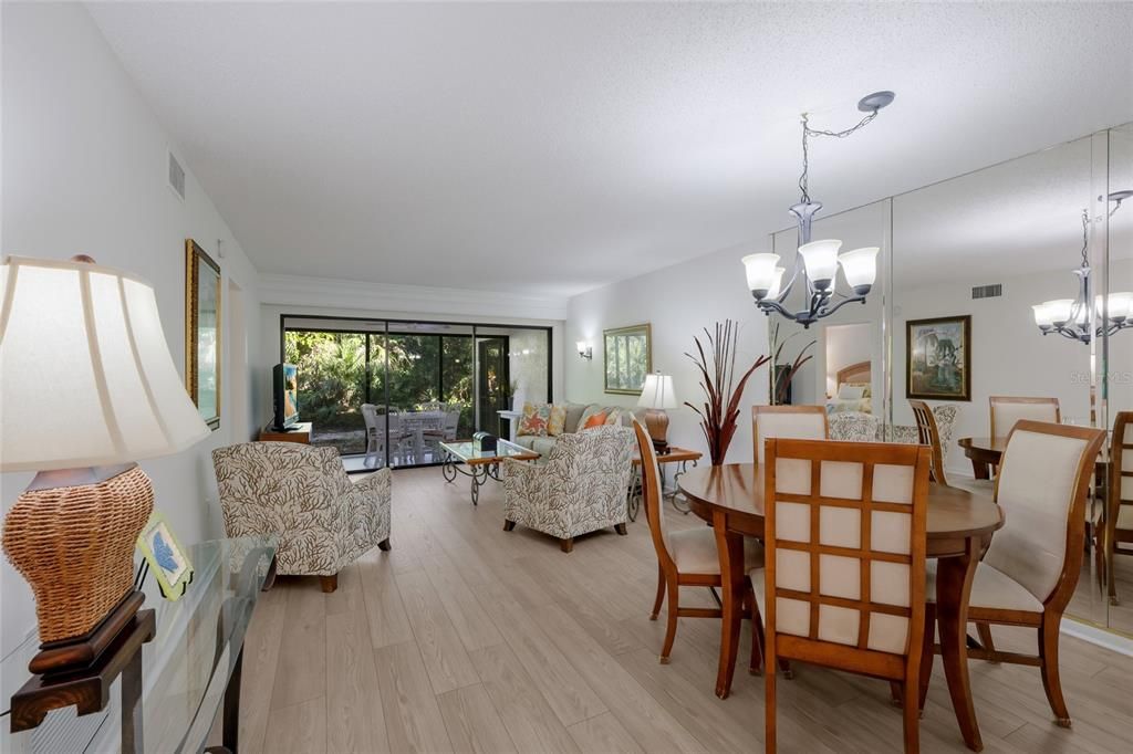 For Sale: $269,900 (2 beds, 2 baths, 1073 Square Feet)