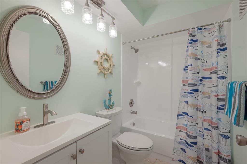 For Sale: $269,900 (2 beds, 2 baths, 1073 Square Feet)