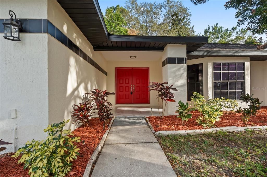 For Sale: $359,900 (3 beds, 3 baths, 2129 Square Feet)