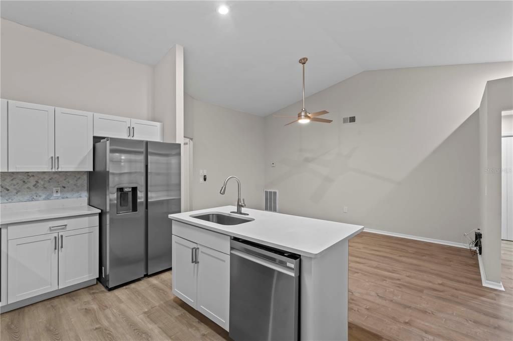 For Sale: $359,900 (3 beds, 3 baths, 2129 Square Feet)