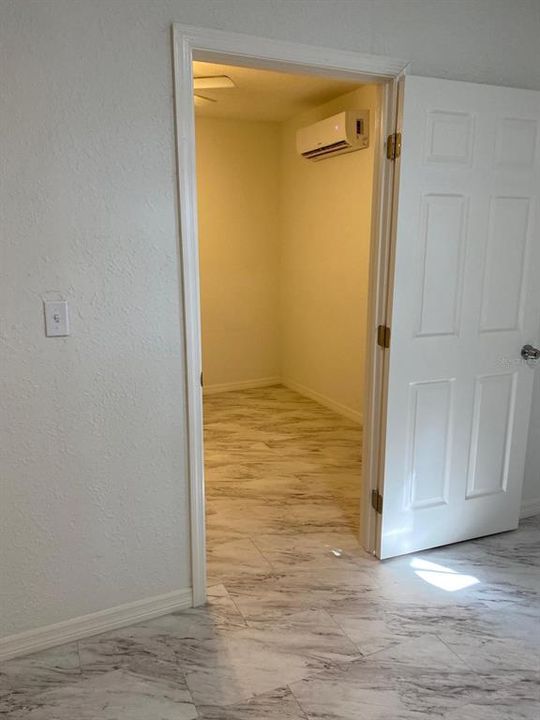 For Sale: $359,900 (3 beds, 3 baths, 2129 Square Feet)