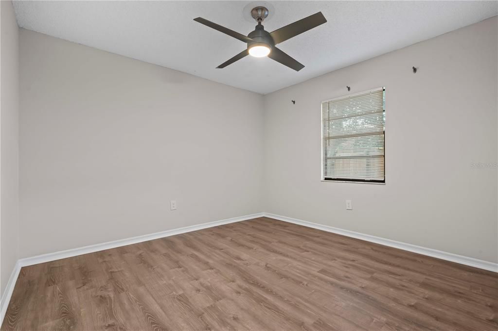 For Sale: $359,900 (3 beds, 3 baths, 2129 Square Feet)