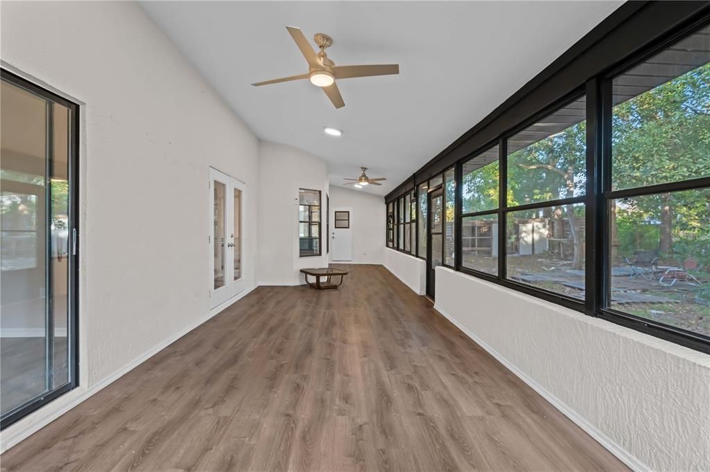 For Sale: $359,900 (3 beds, 3 baths, 2129 Square Feet)