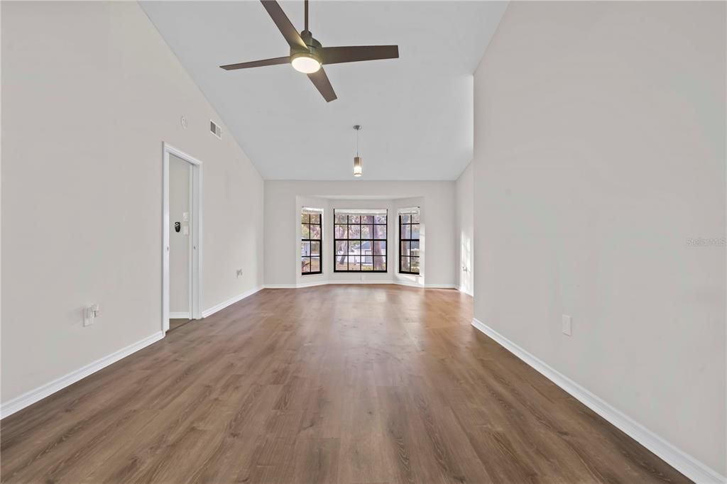 For Sale: $359,900 (3 beds, 3 baths, 2129 Square Feet)